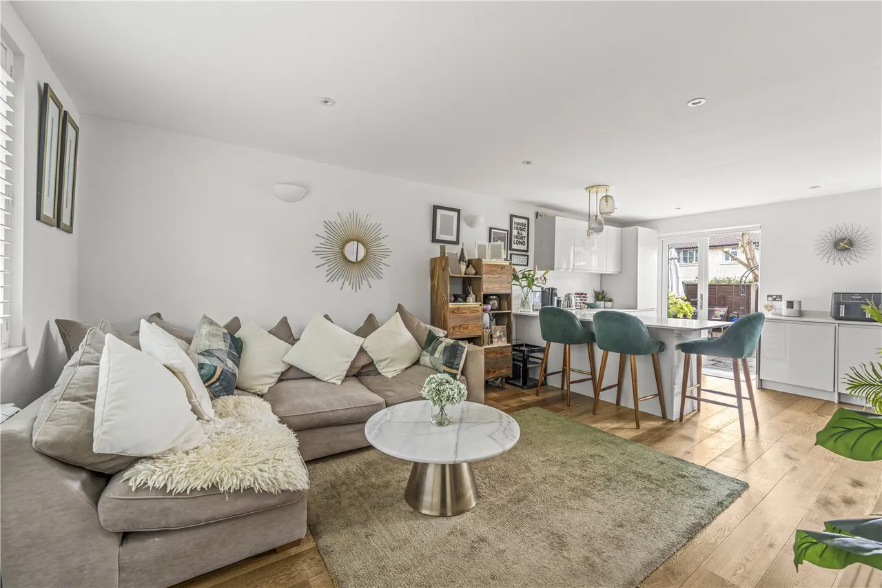 Victors Drive, Hampton, TW12 3PJ, photo 2