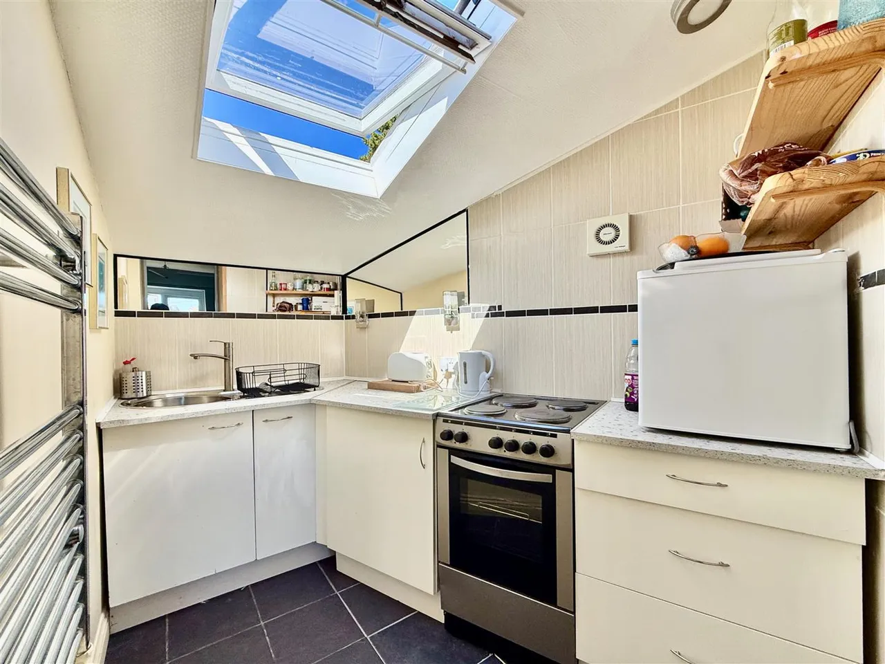 Combe Bank, Brixham, photo 16