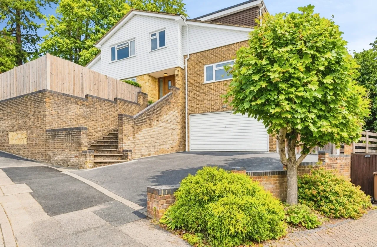 4 bed house for sale, Redcrest Gardens, Camberley, GU15