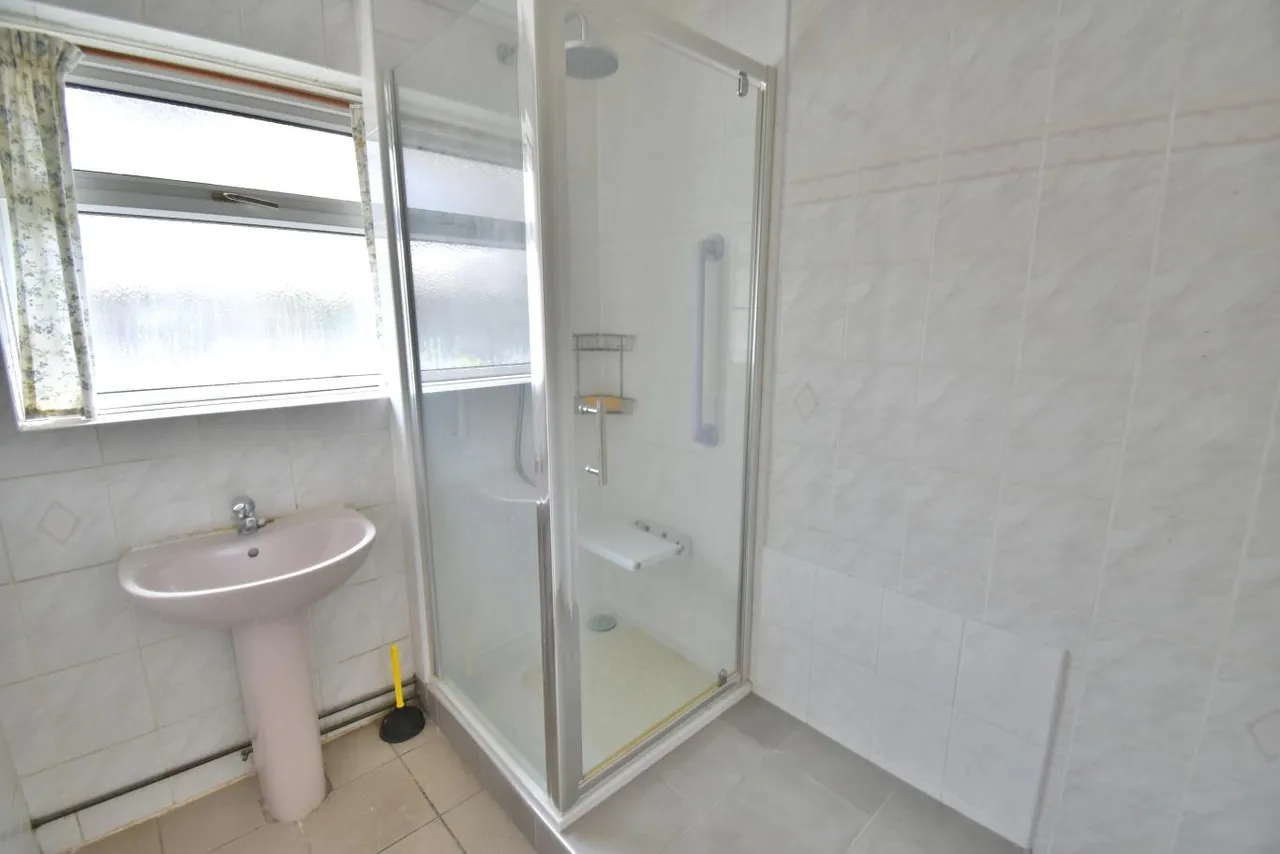 Melbury Close, BH22, photo 10