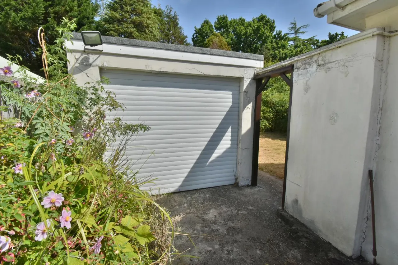 Melbury Close, BH22, photo 13