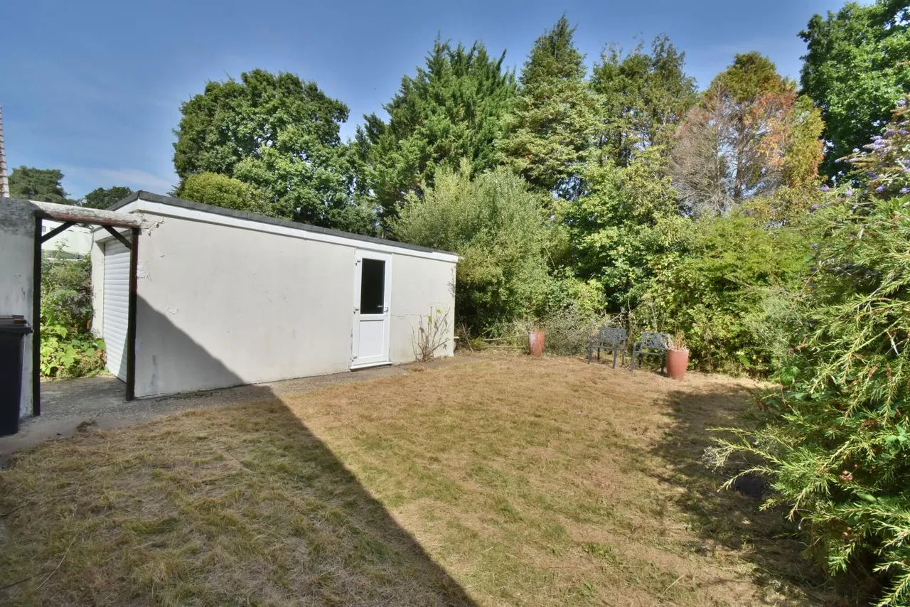 Melbury Close, BH22, photo 12