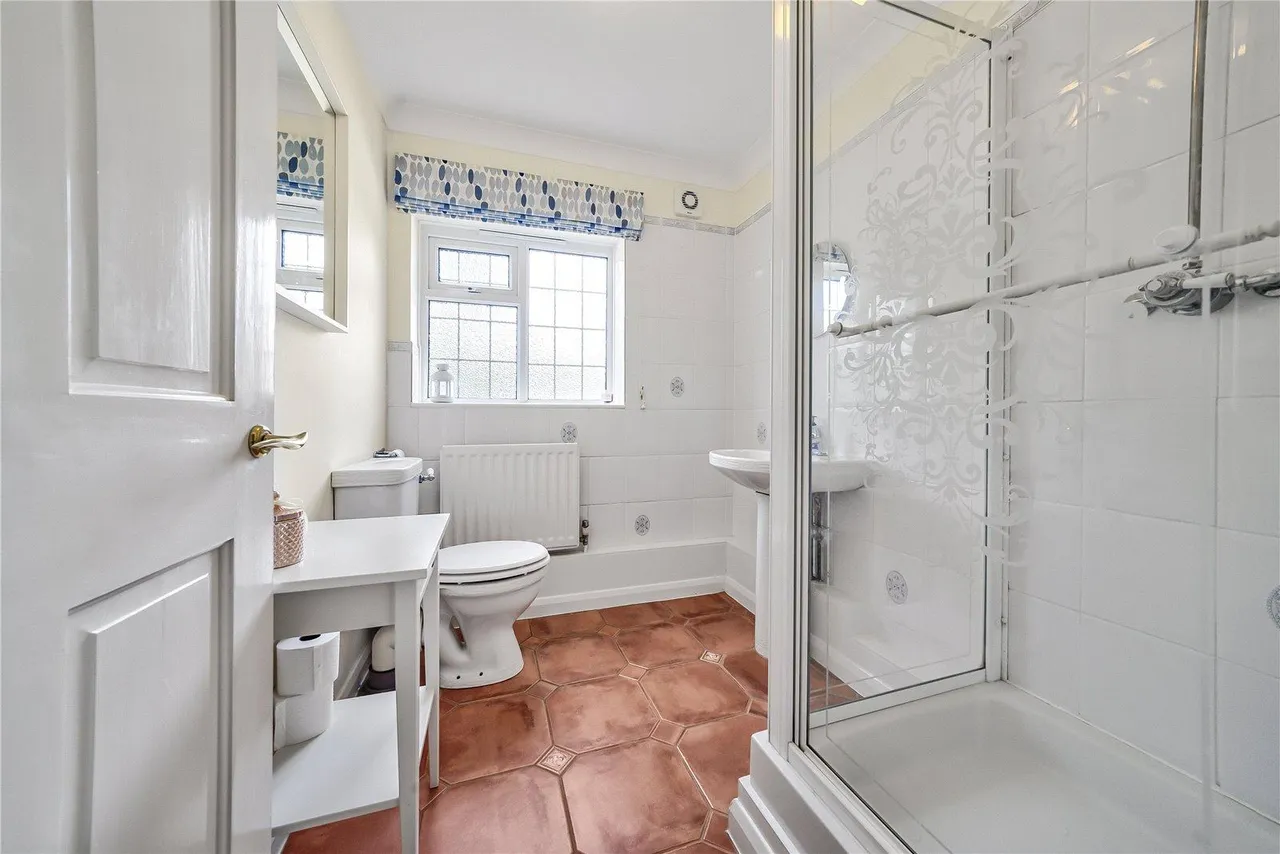 sq ft Family Home — 24ft Sitting Room, Hot Tub, photo 17