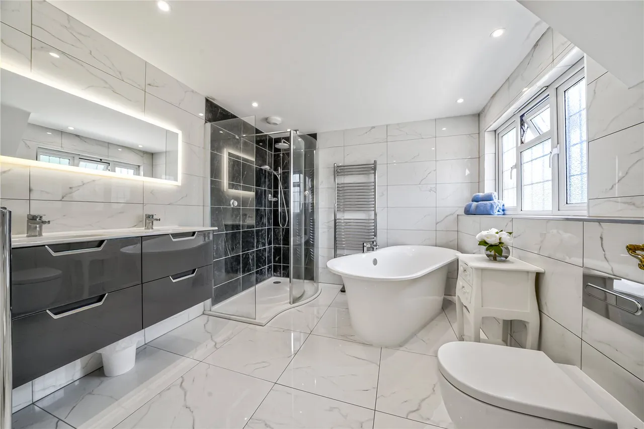 sq ft Family Home — 24ft Sitting Room, Hot Tub, photo 6