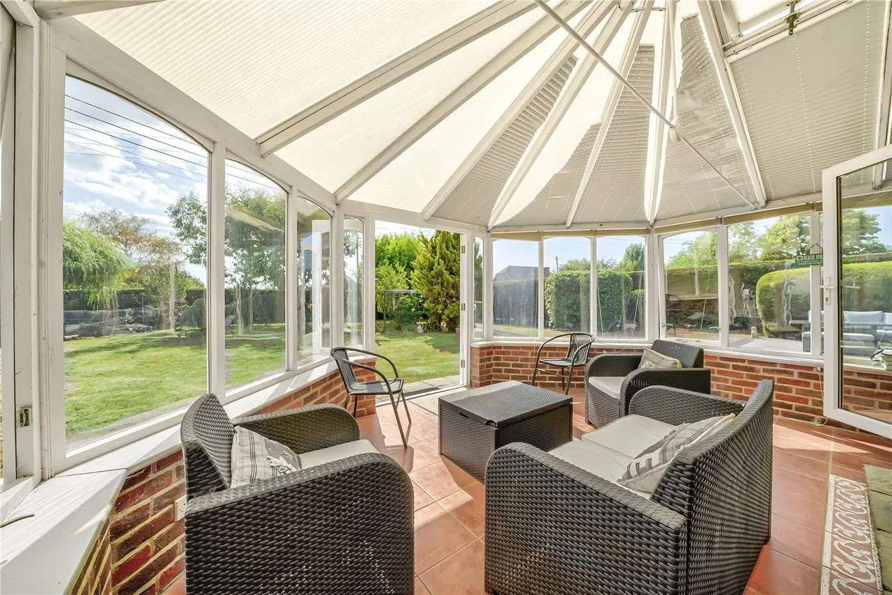 sq ft Family Home — 24ft Sitting Room, Hot Tub, photo 9