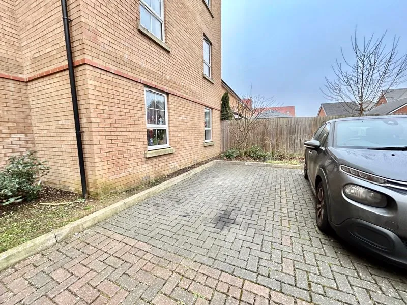Design Drive, Dunstable LU6 1FS, photo 10