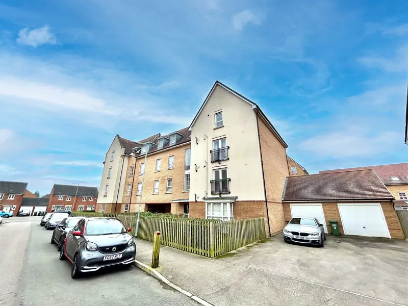 2 bed flat for sale — Design Drive, Dunstable LU6 1FS