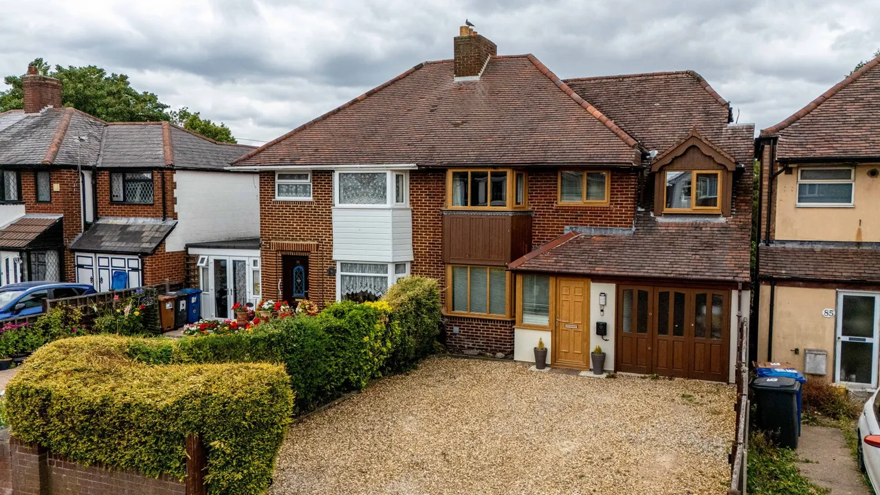 4 bed house for sale — Bridge Cross Road, Burntwood, WS7 2DA