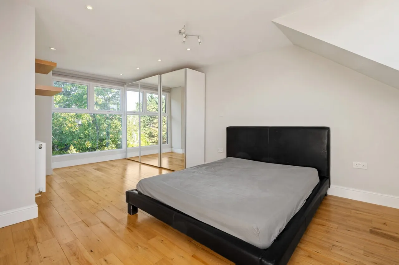 Crewys Road, Golders Green, photo 7