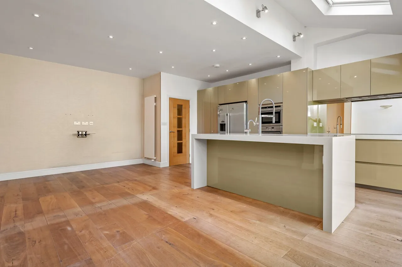 Crewys Road, Golders Green, photo 3