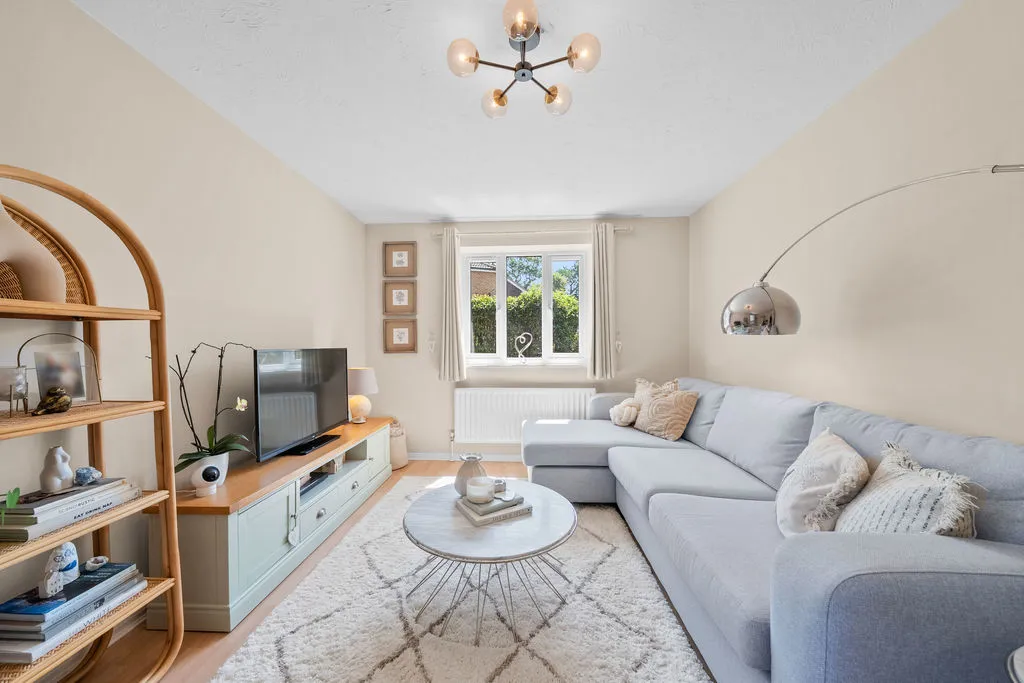 Mayfield Road Hersham, Walton-On-Thames KT12 5HZ, photo 4