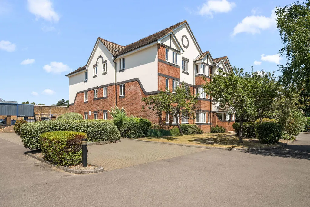 Mayfield Road Hersham, Walton-On-Thames KT12 5HZ, photo 13