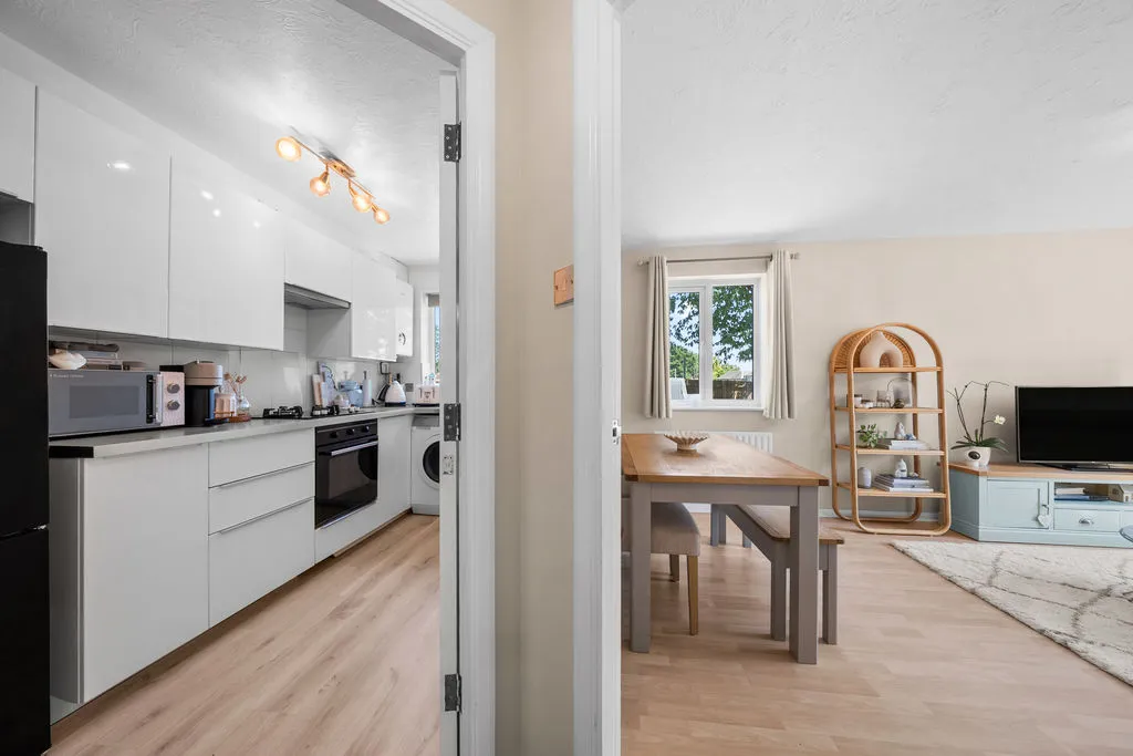 Mayfield Road Hersham, Walton-On-Thames KT12 5HZ, photo 8