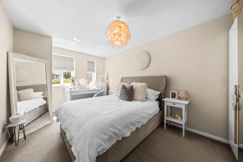 Mayfield Road Hersham, Walton-On-Thames KT12 5HZ, photo 9