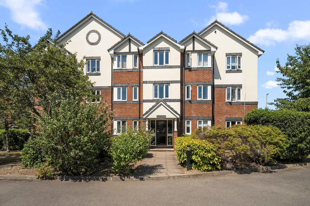 Mayfield Road Hersham, Walton-On-Thames KT12 5HZ, photo 3