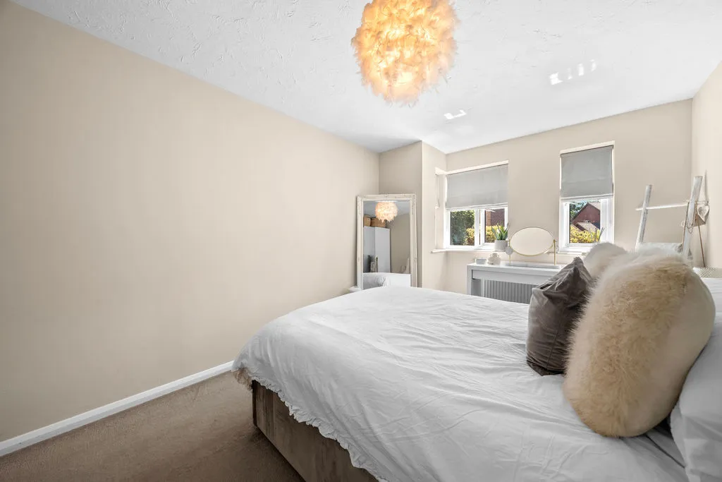 Mayfield Road Hersham, Walton-On-Thames KT12 5HZ, photo 10