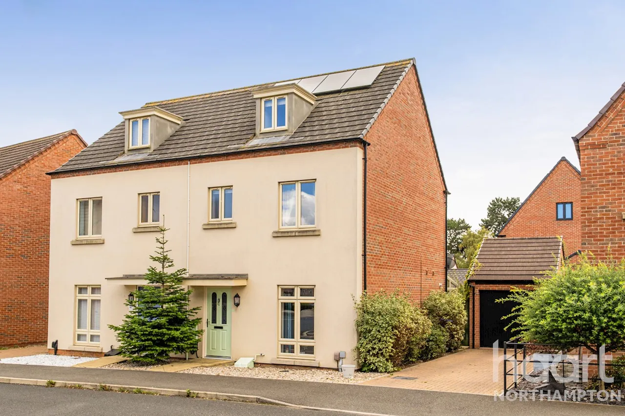 4 bed house for sale, Howarth Way, Northampton, NN5