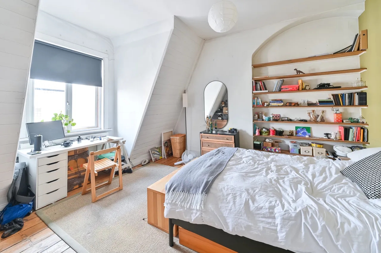 Top Floor Flat, 409-411 Brixton Road, London, photo 10