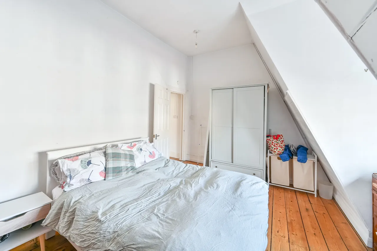 Top Floor Flat, 409-411 Brixton Road, London, photo 9