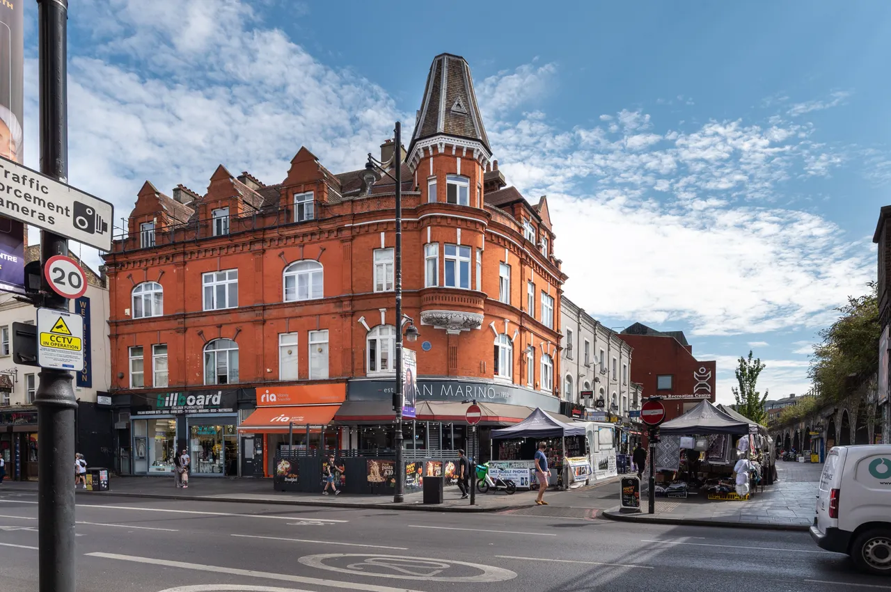 Top Floor Flat, 409-411 Brixton Road, London, photo 16
