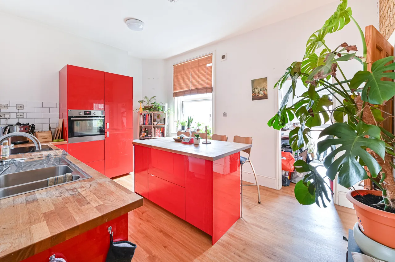 Top Floor Flat, 409-411 Brixton Road, London, photo 11