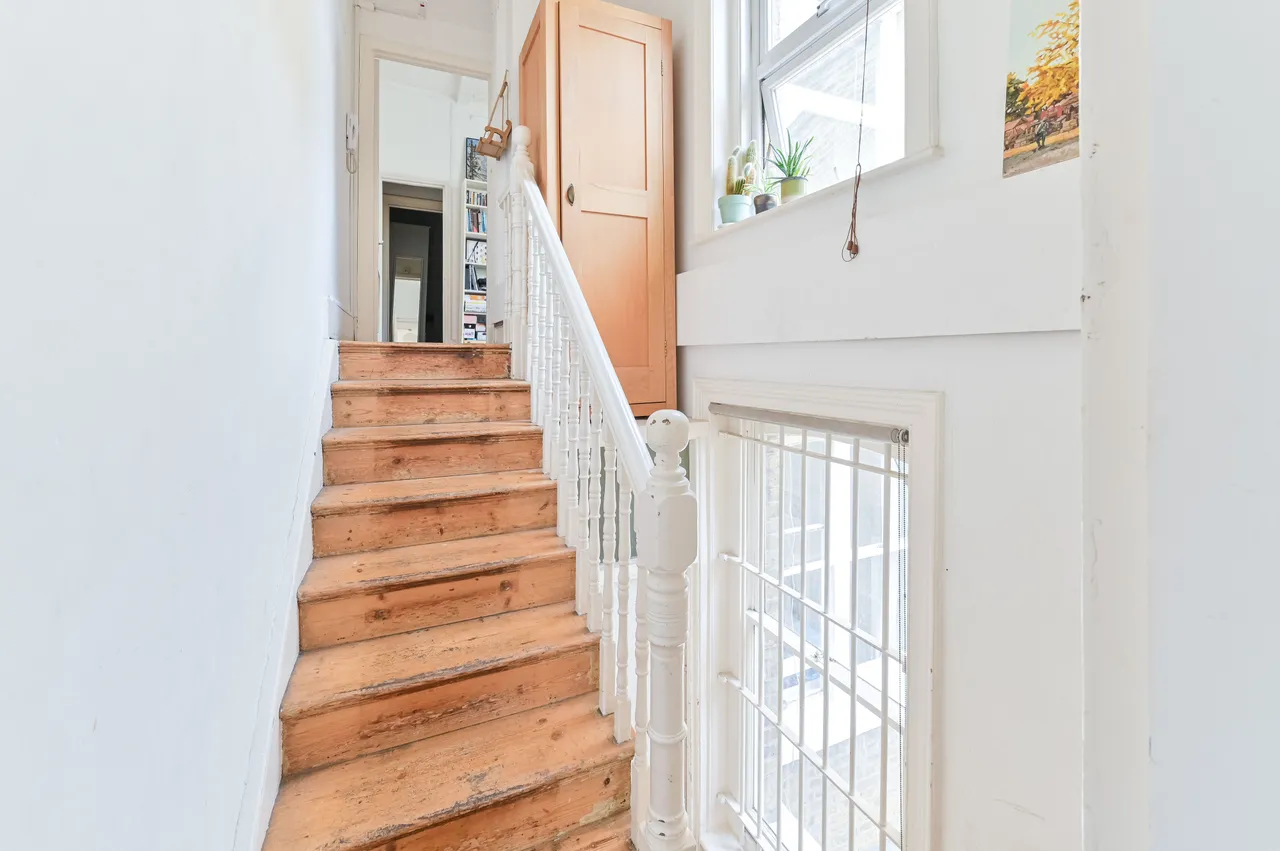 Top Floor Flat, 409-411 Brixton Road, London, photo 12