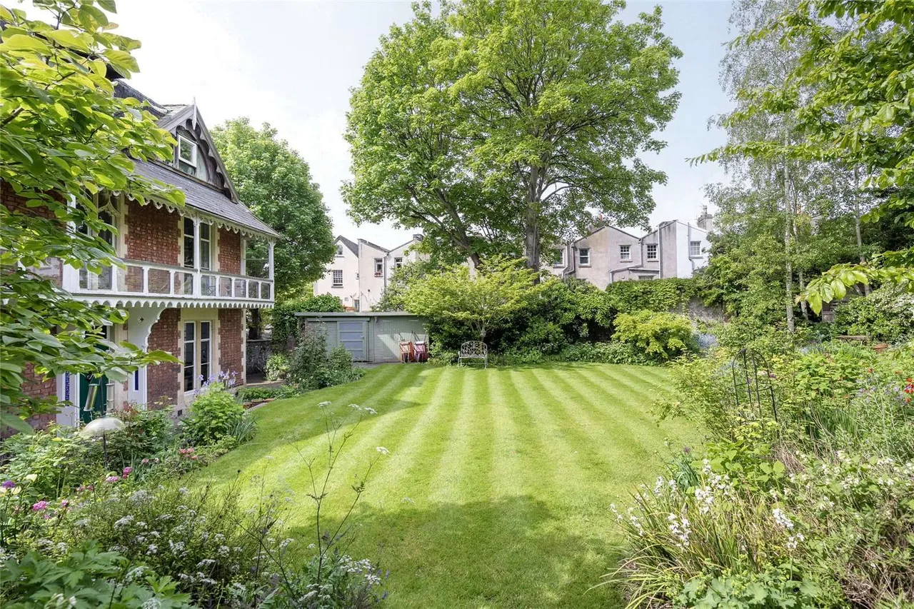 St. Michaels Hill, Kingsdown, BS2, photo 17