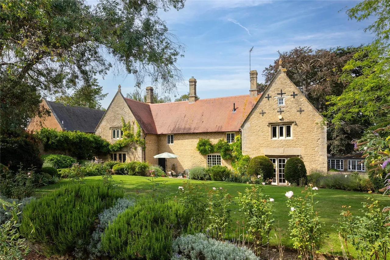 7 bed property for sale, Higham Road, Stanwick, NN9