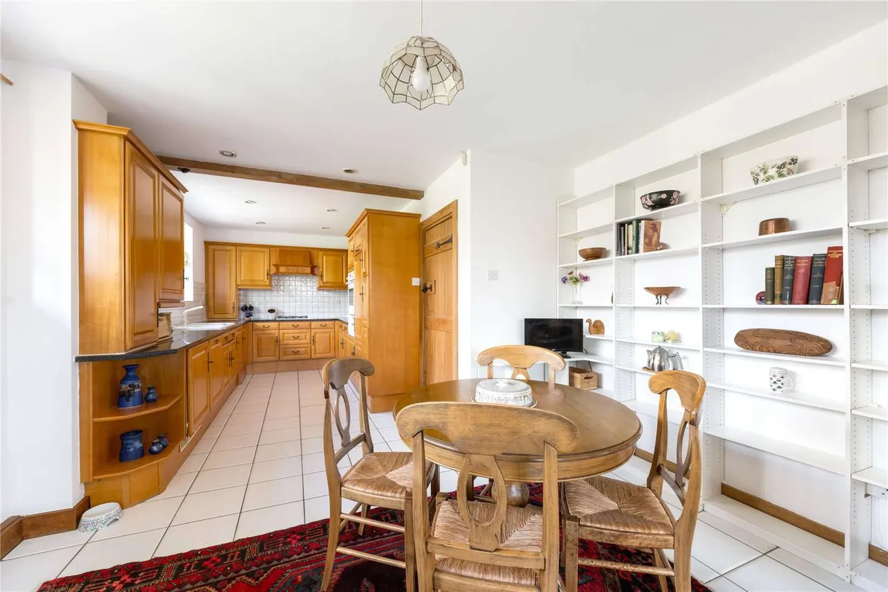 The Barns, Shackleford, Godalming, Surrey, GU8 6BU, photo 8