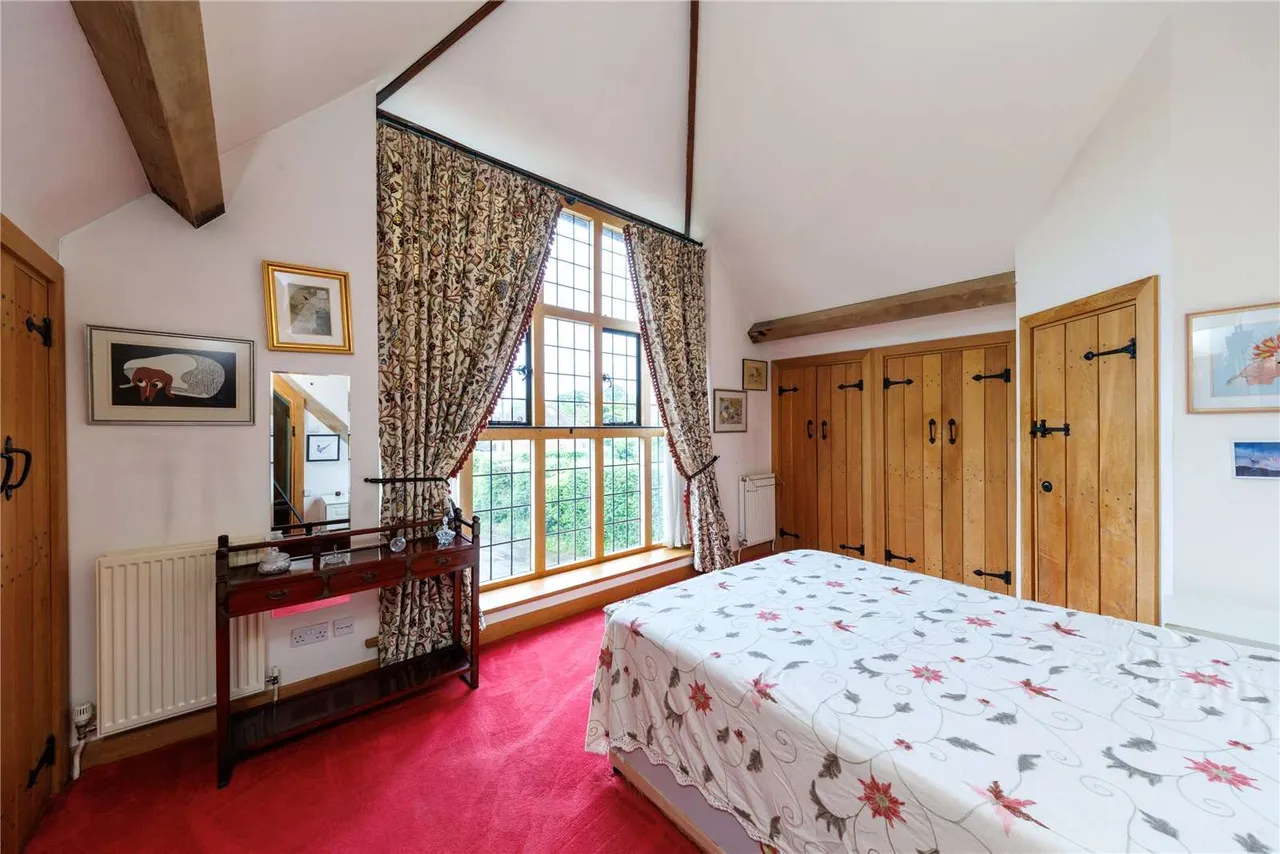 The Barns, Shackleford, Godalming, Surrey, GU8 6BU, photo 11