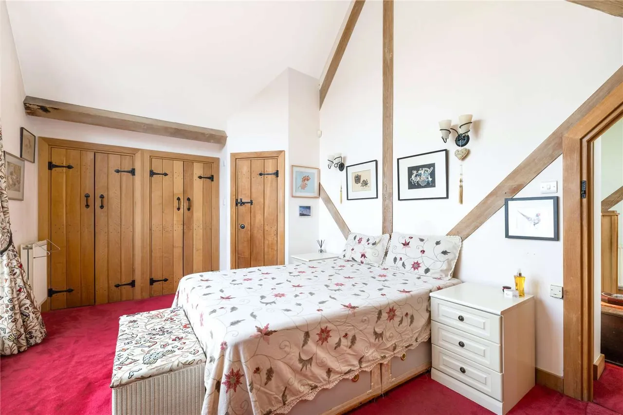 The Barns, Shackleford, Godalming, Surrey, GU8 6BU, photo 12