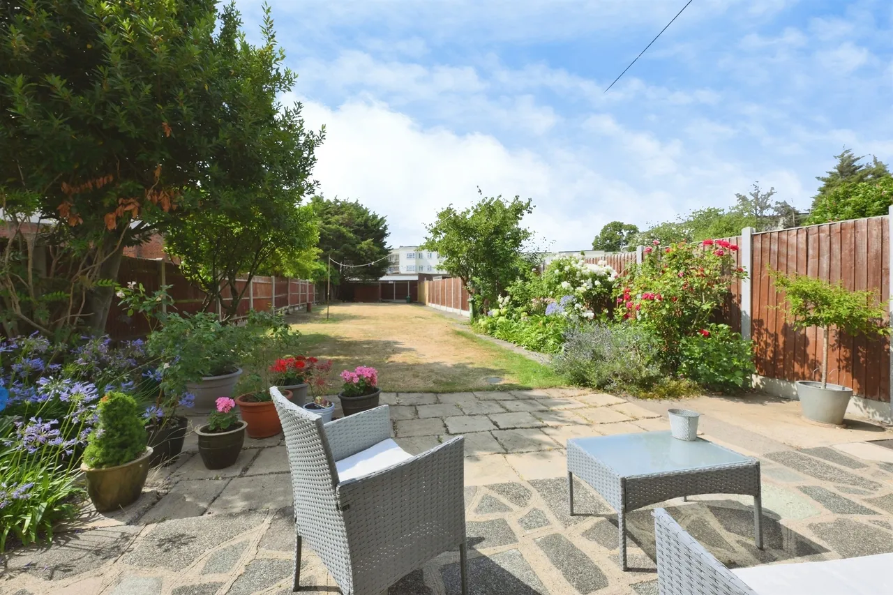 Cavendish Gardens, Barking, photo 2