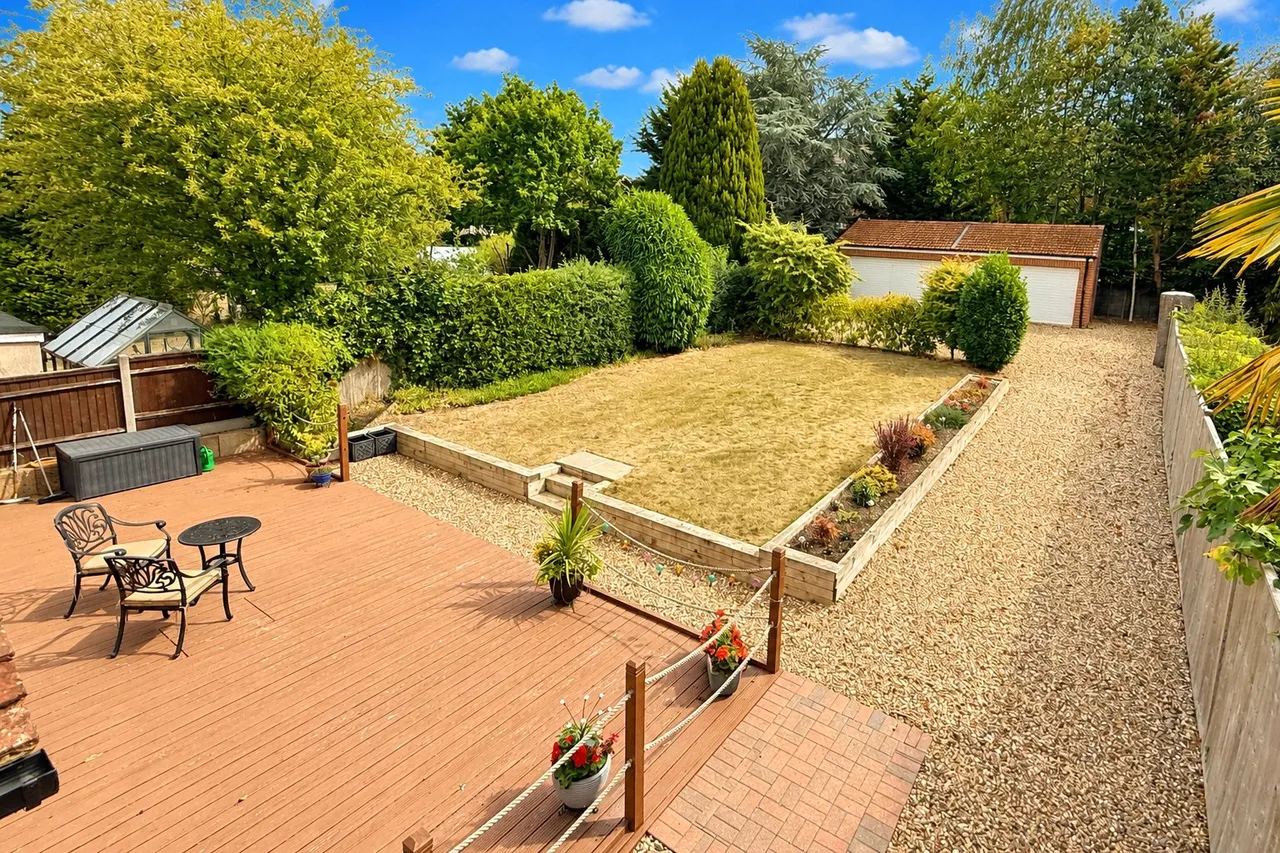 Hazel Avenue, Farnborough, Hampshire, GU14 0HA, photo 2