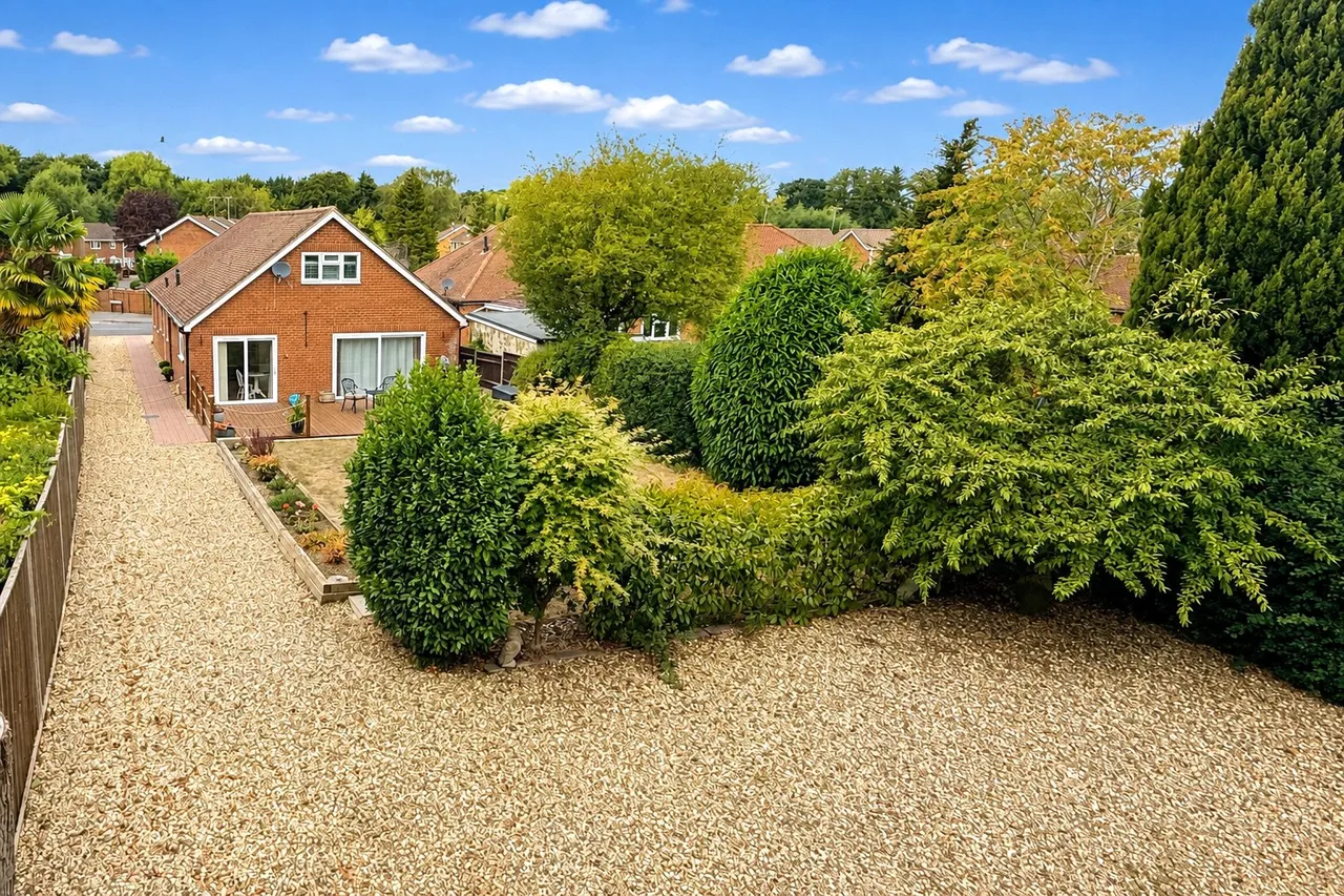 Hazel Avenue, Farnborough, Hampshire, GU14 0HA, photo 20