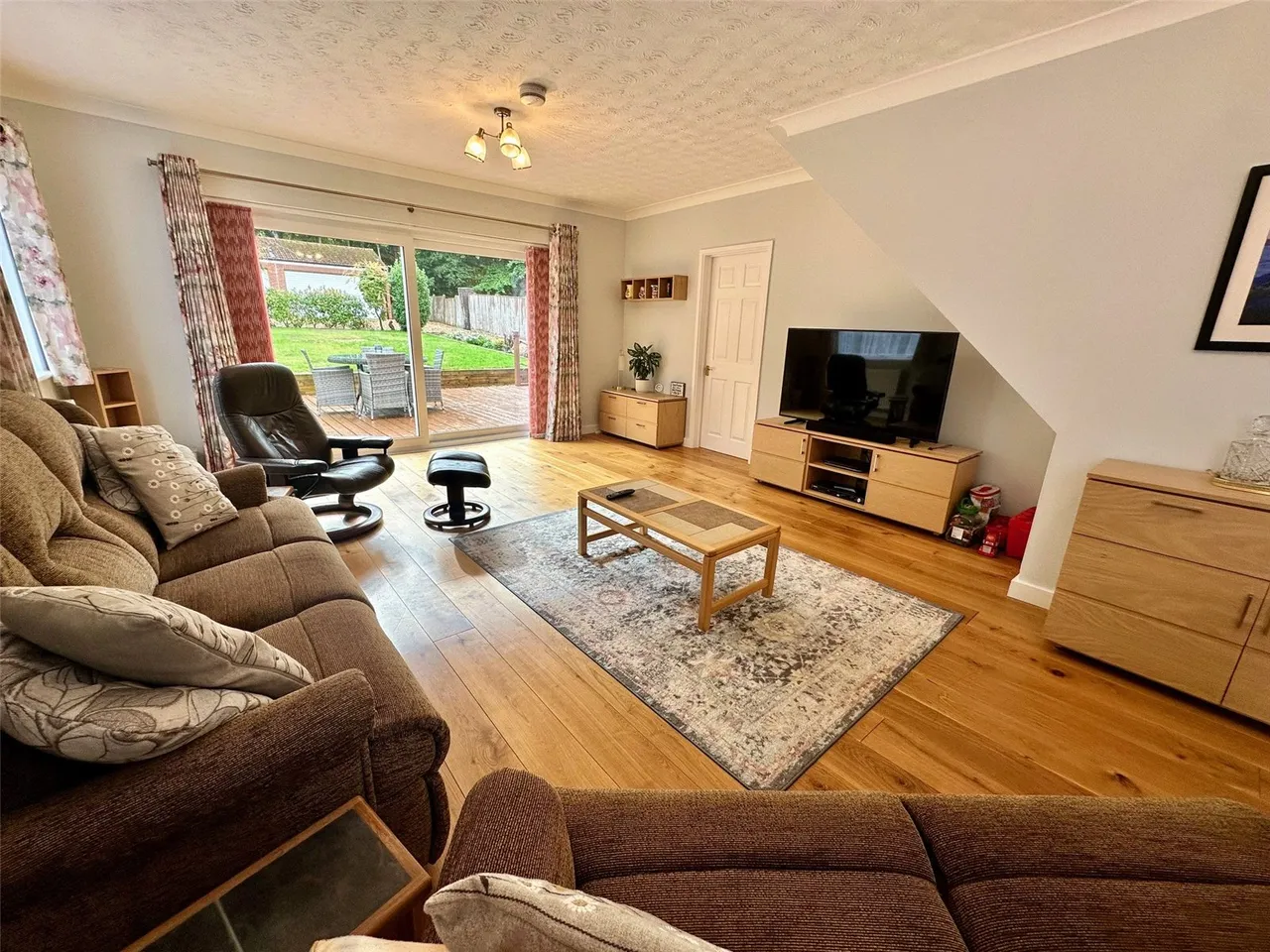 Hazel Avenue, Farnborough, Hampshire, GU14 0HA, photo 4