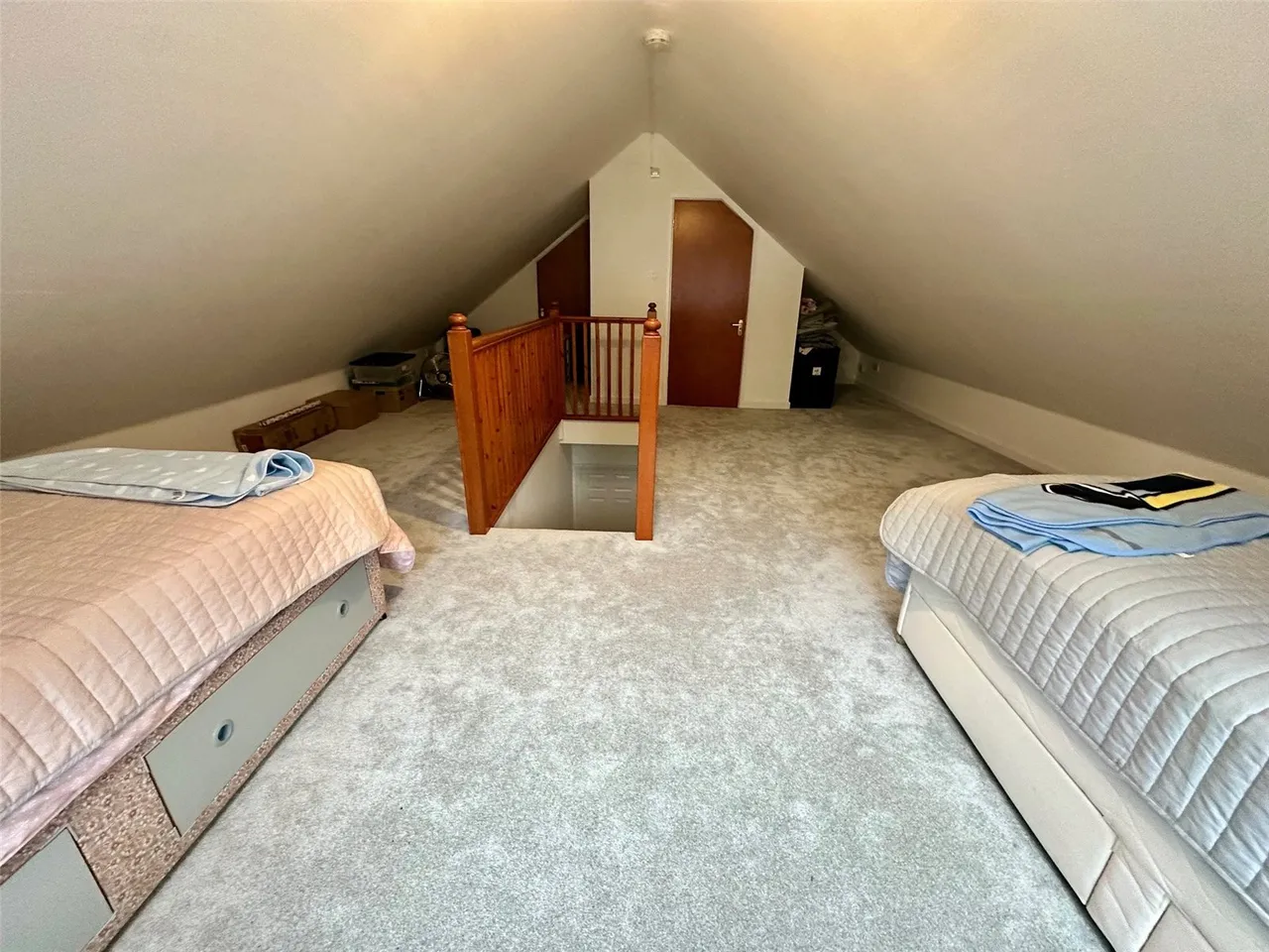 Hazel Avenue, Farnborough, Hampshire, GU14 0HA, photo 13