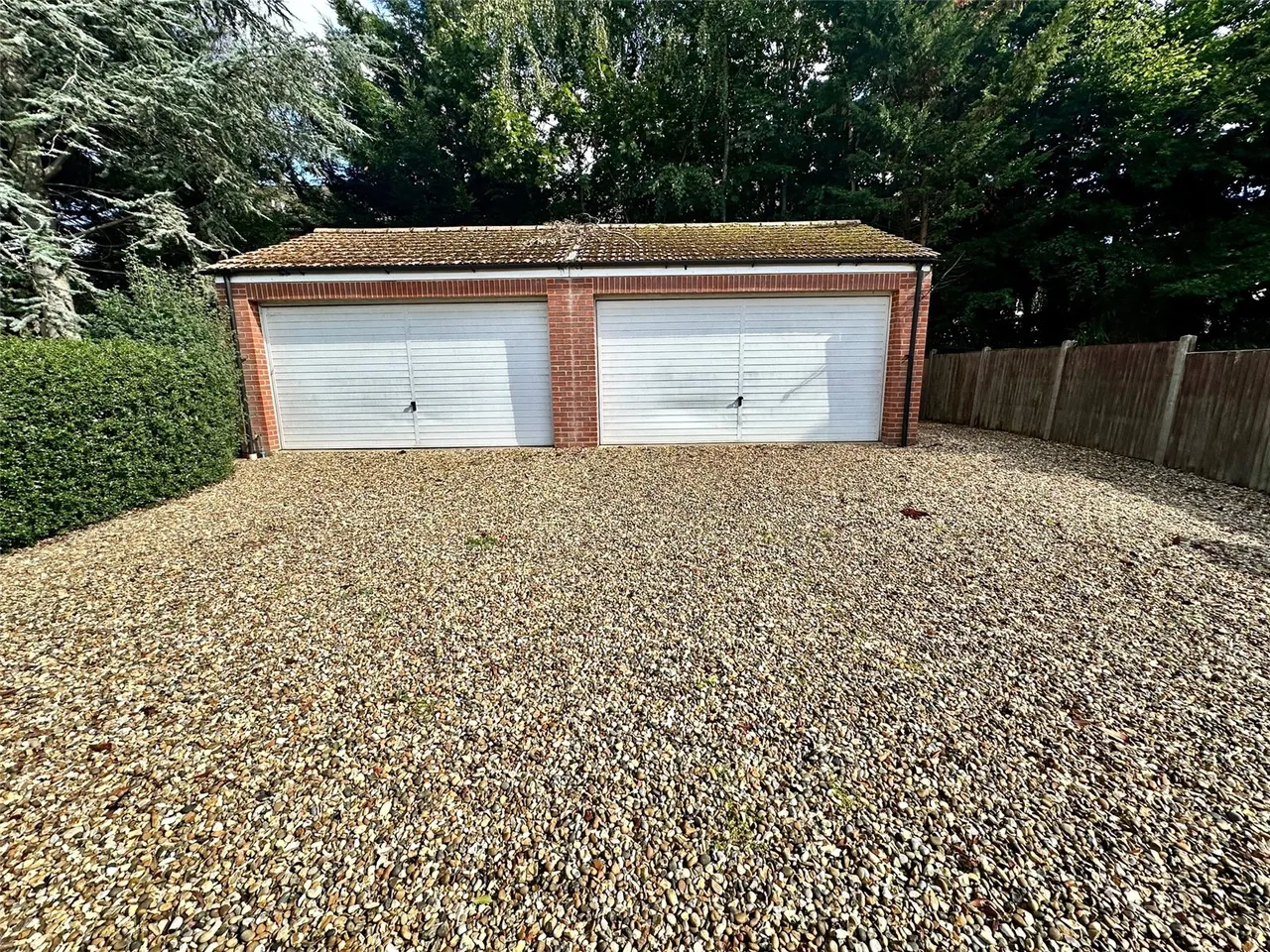 Hazel Avenue, Farnborough, Hampshire, GU14 0HA, photo 18