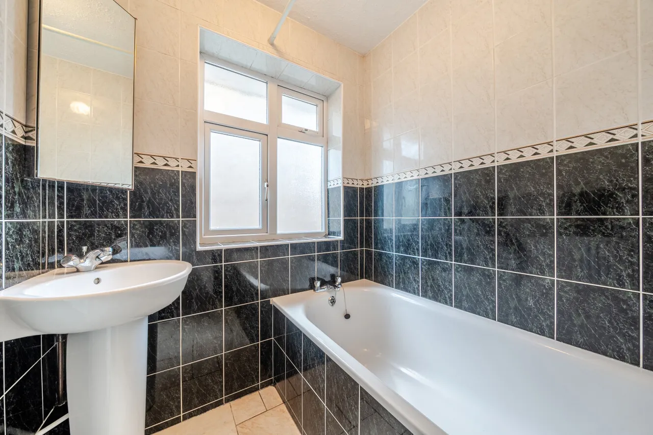 Devonshire Road, Colliers Wood, London, SW19, photo 8