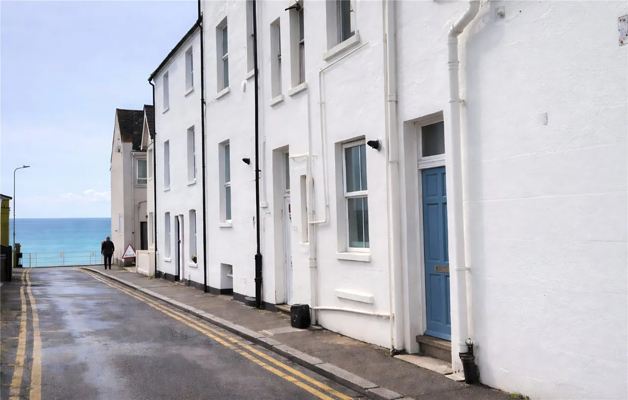 2 bed flat for sale — Sandgate High Street, Sandgate, Folkestone, Kent, CT20