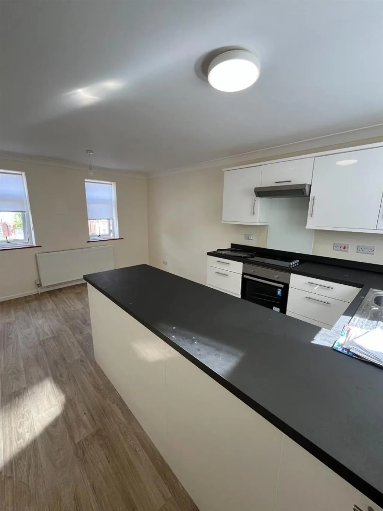 2 bed flat to rent — Lymington Road, Highcliffe, Christchurch, BH23 5EN
