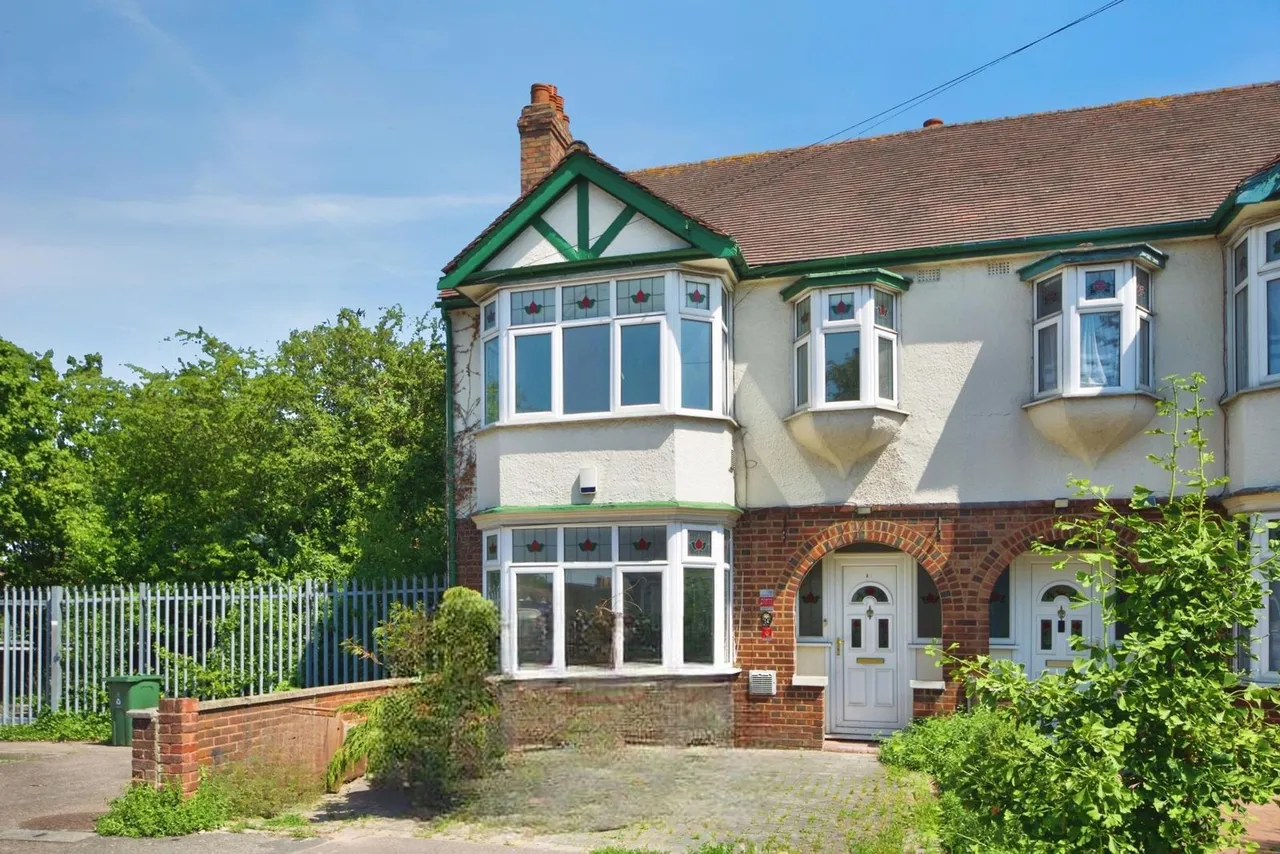 3 bed house for sale — Forest View Road, Walthamstow, E17