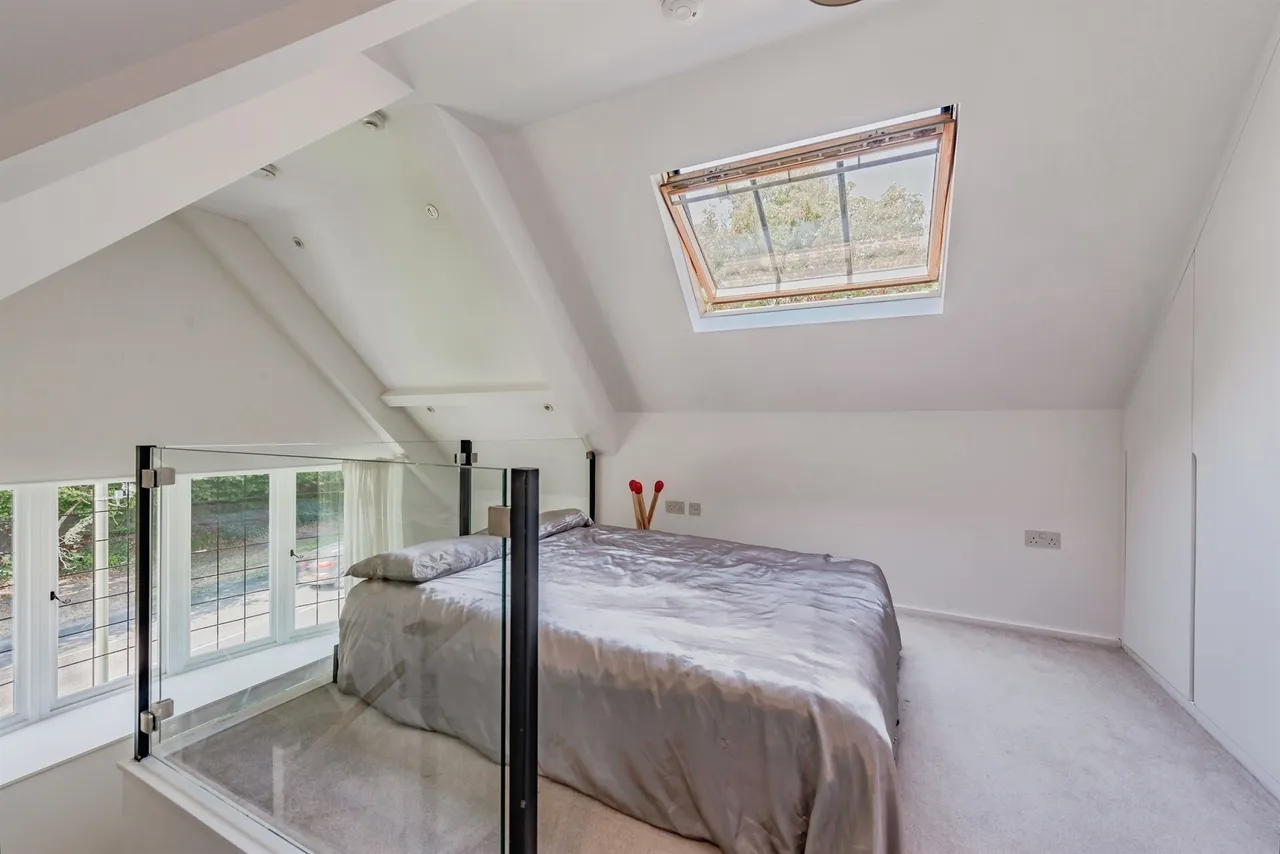 London Road North, Merstham, Redhill, photo 8