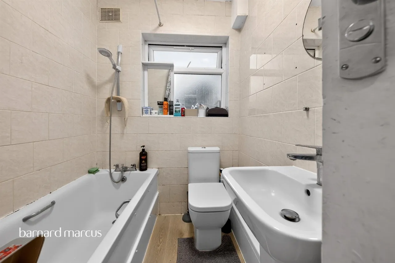 Oakleigh Close, London, photo 9
