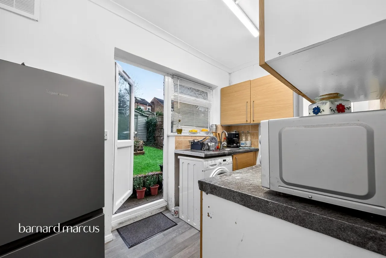 Oakleigh Close, London, photo 6