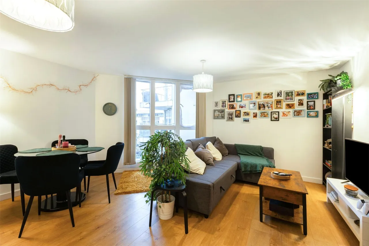 2 bed flat to rent, Water Gardens Square, Canada Water, SE16