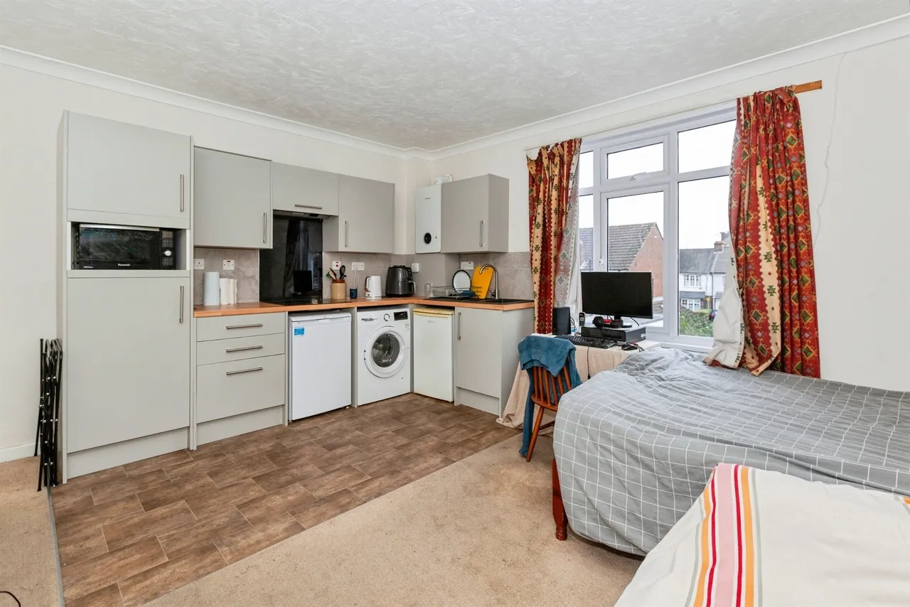Hencroft Street South, Slough, SL1, photo 4