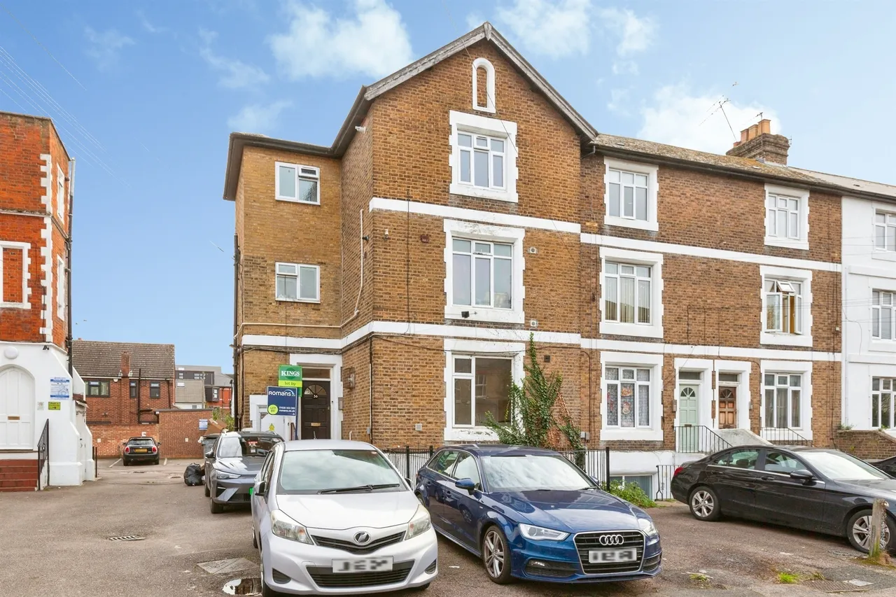 Hencroft Street South, Slough, SL1, photo 9