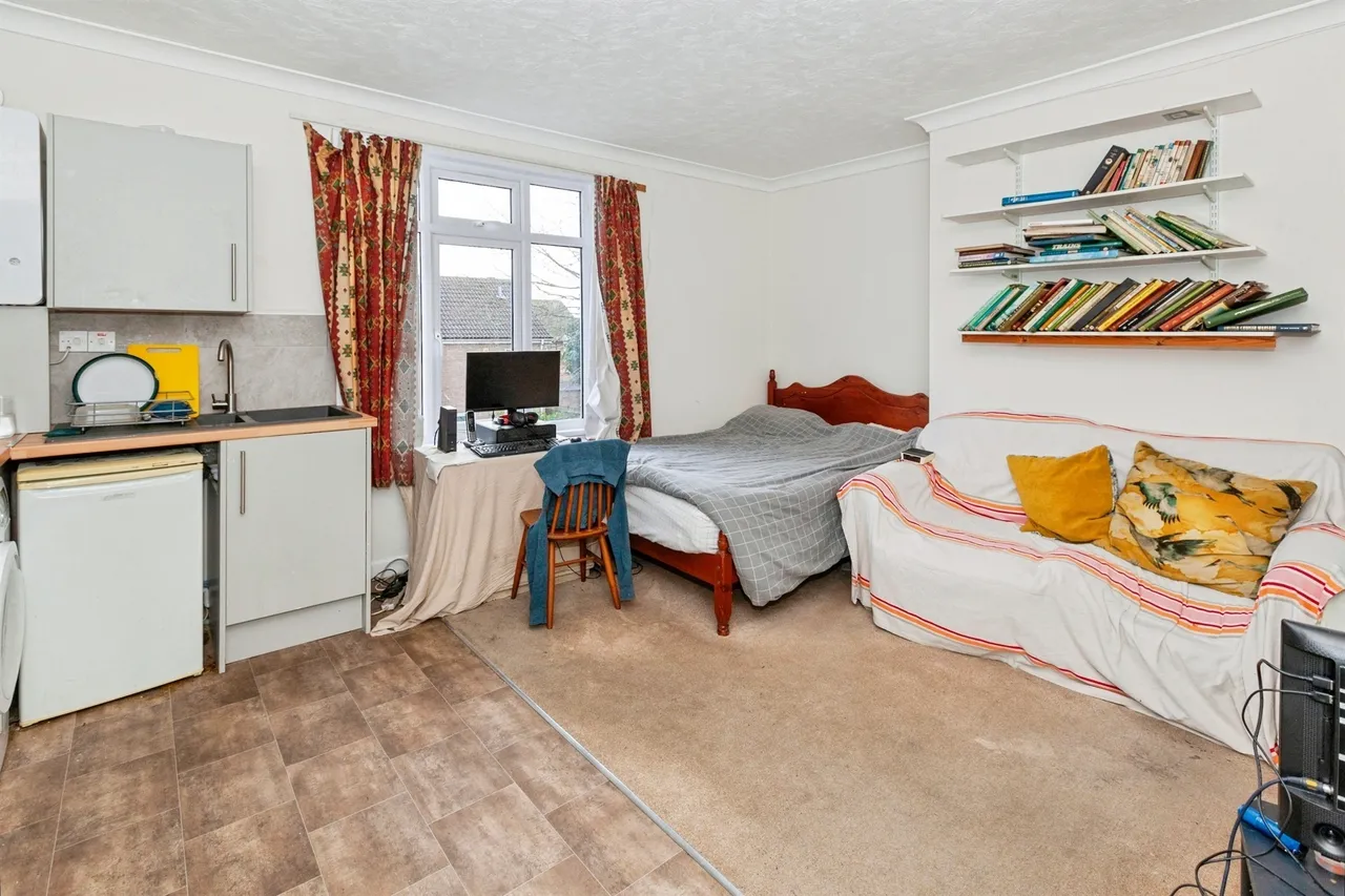 Hencroft Street South, Slough, SL1, photo 5
