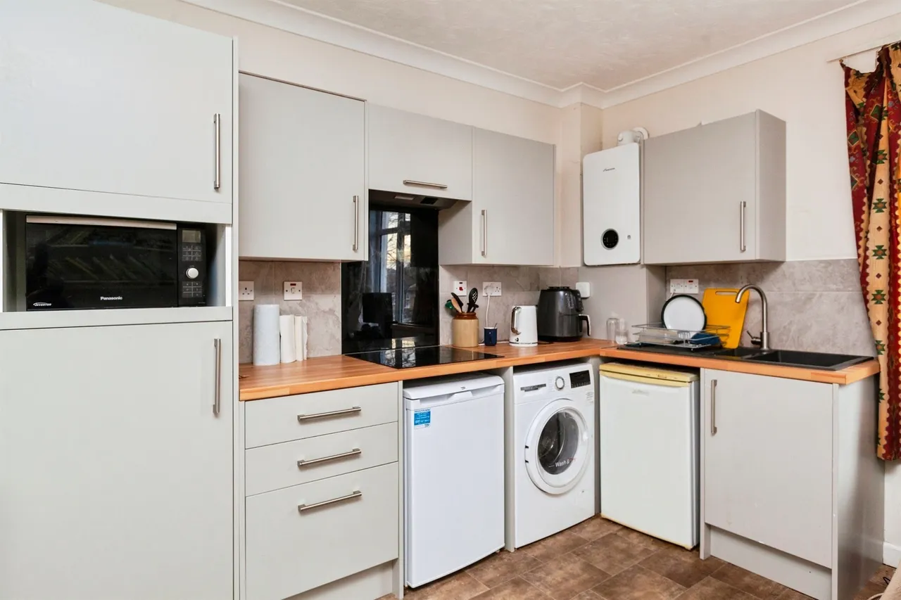 Hencroft Street South, Slough, SL1, photo 3