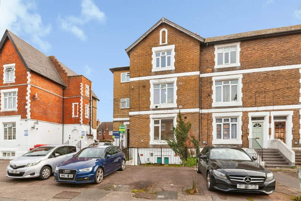 1 bed flat for sale, Hencroft Street South, Slough, SL1